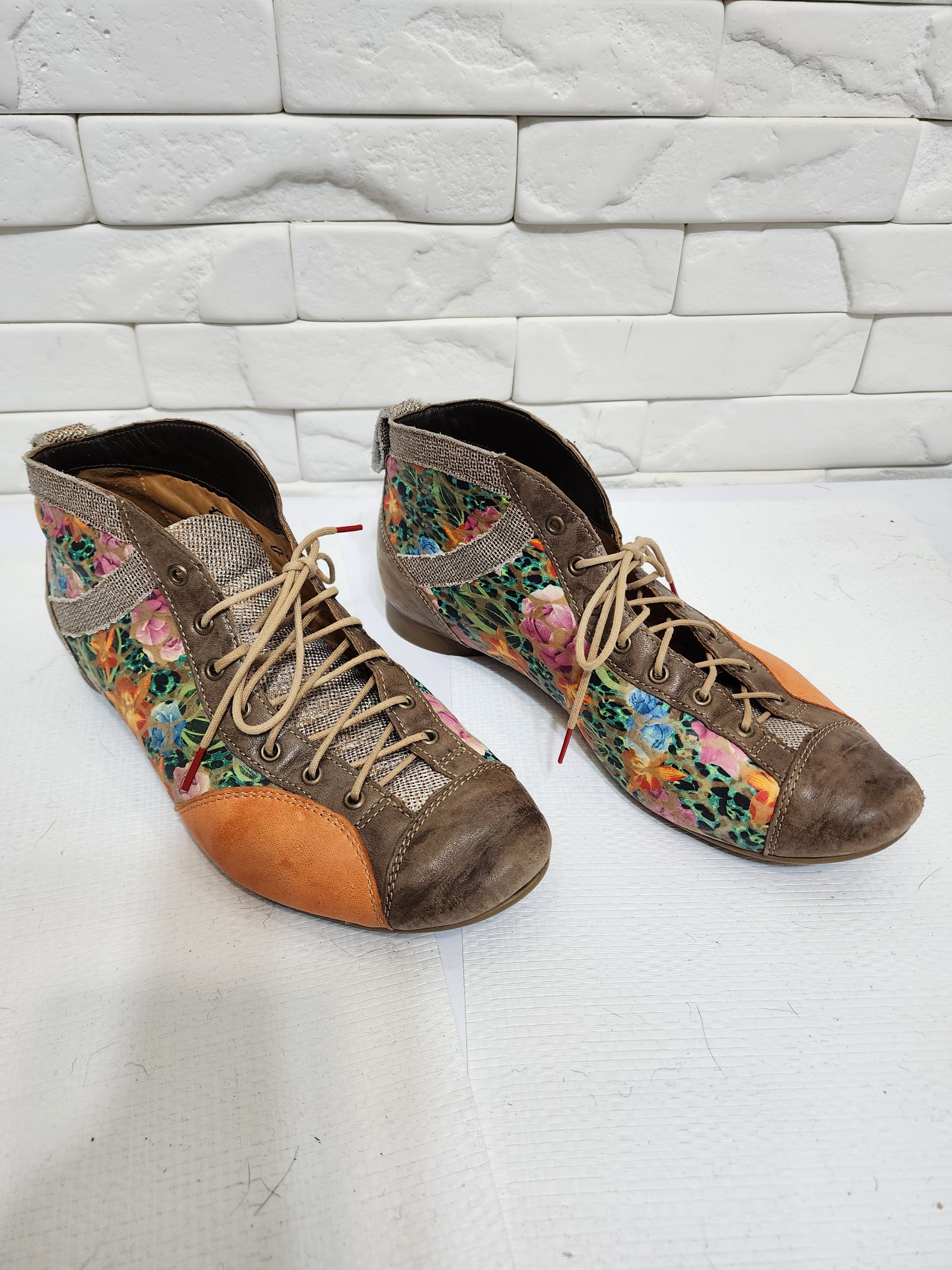 Other Brown Leather Boots: Women's Style Shoes, Size US 9 / IT 39 - 4 Thumbnail