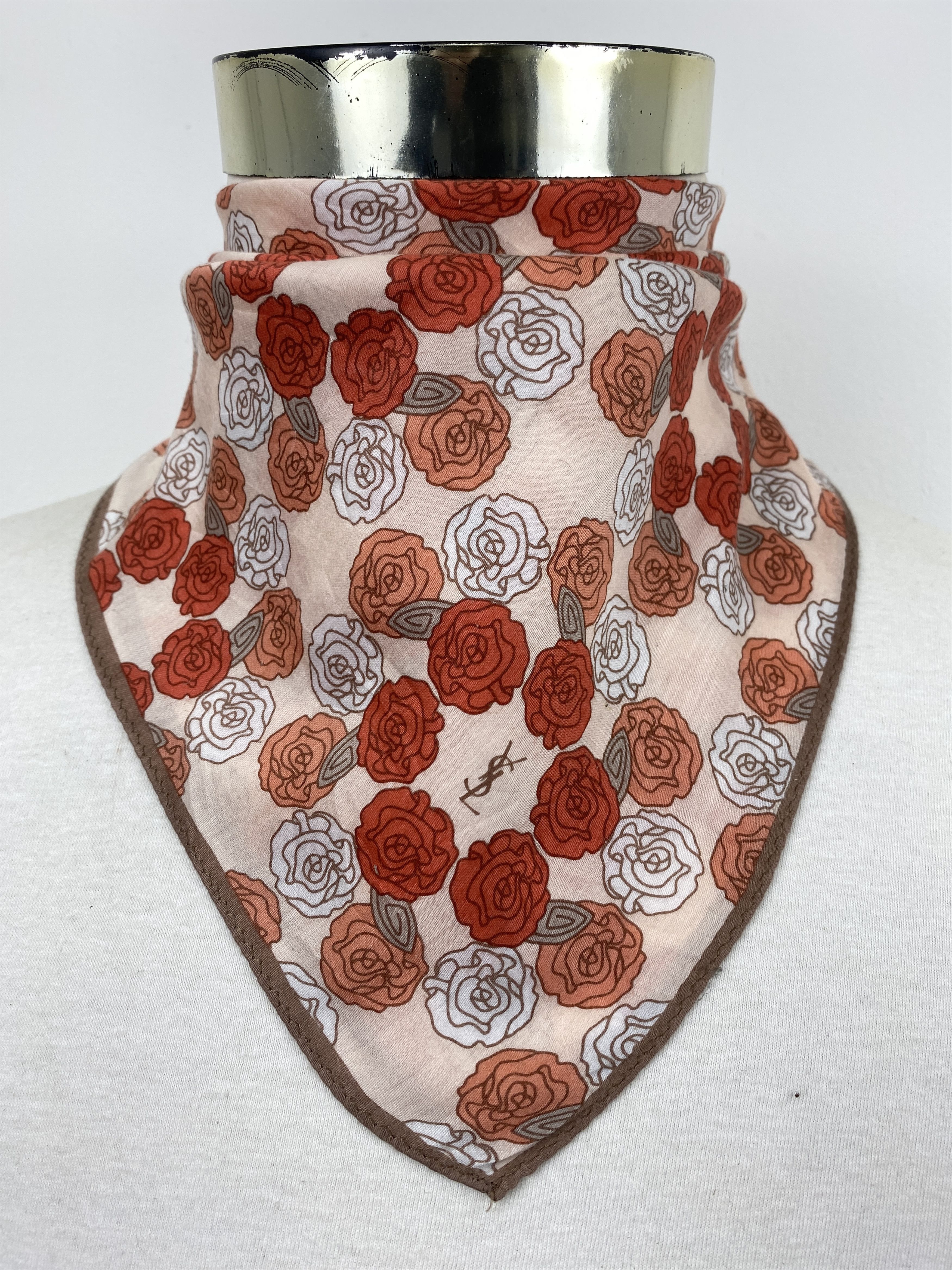 Vintage Vintage Yves Saint Laurent Handkerchief / Neckwear HKC0750 Size ONE SIZE - 1 Thumbnail
