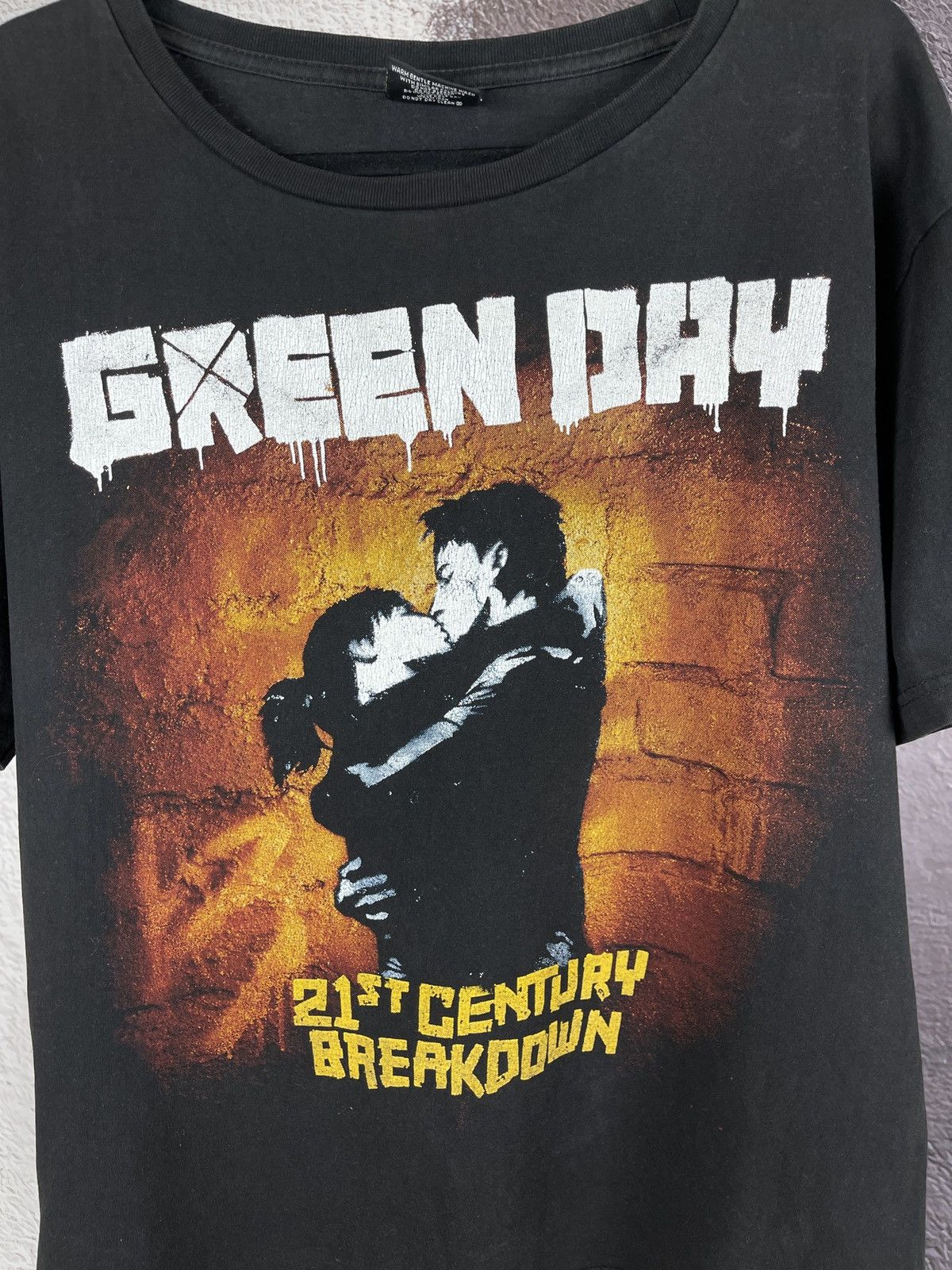 Band Tees OZ Rock vintage y2k Green Day 21st Century Breakdown tee Size US L / EU 52-54 / 3 - 4 Thumbnail