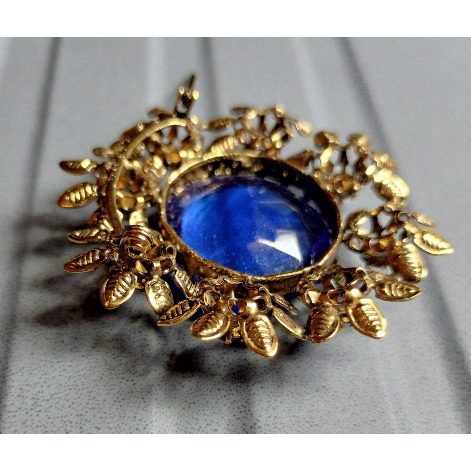 Vintage Vintage Austrian Brooch Crystal Ornate Gold Tone Blue Glass Size ONE SIZE - 15 Thumbnail