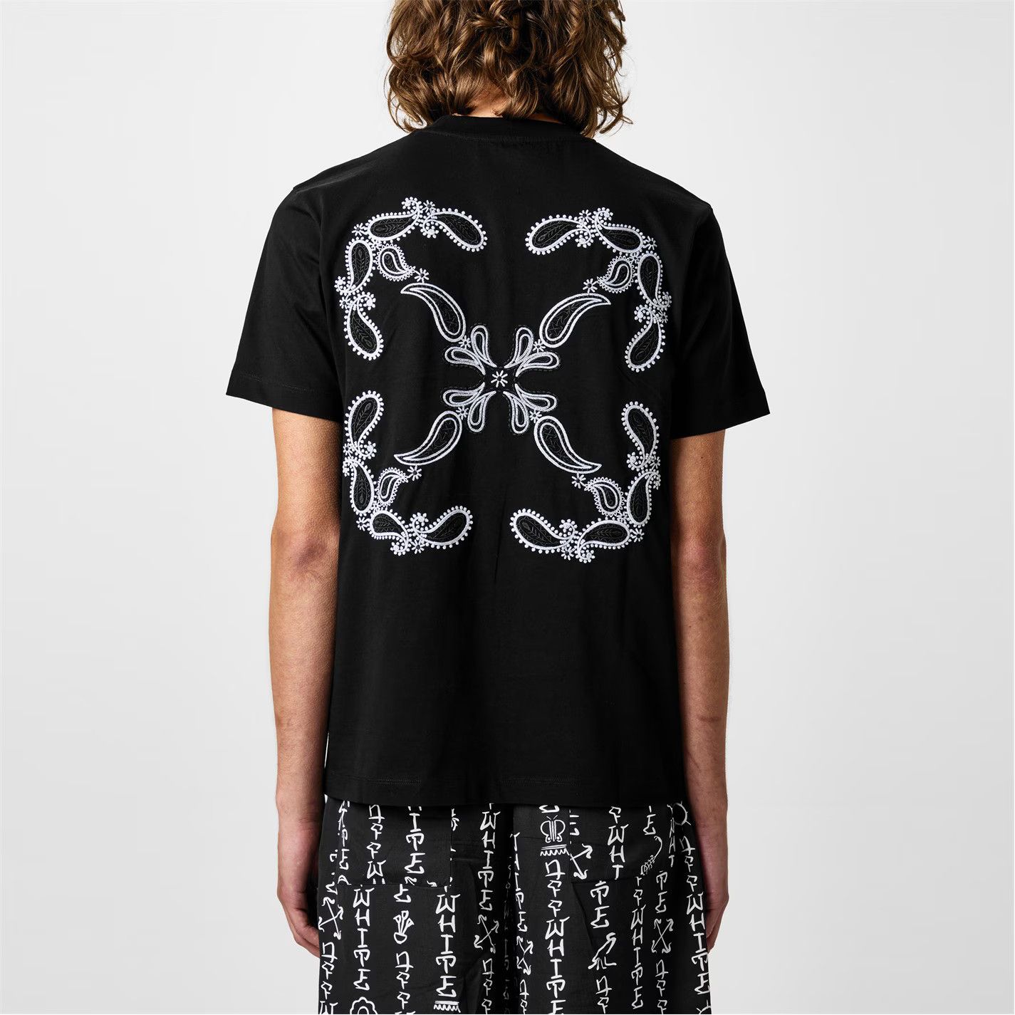 Off-White o1g2r1mq0226 Bandanna Skate Crew Neck T-Shirt In Black Size US XL / EU 56 / 4 - 3 Thumbnail