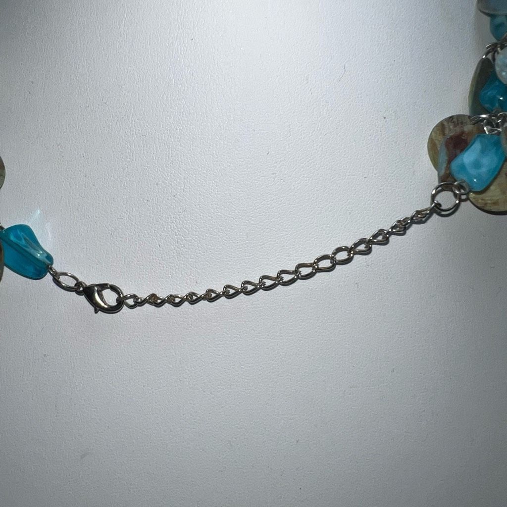 Vintage Vintage Mother of Pearl and Blue Resin Acrylic Necklace Size ONE SIZE - 7 Thumbnail