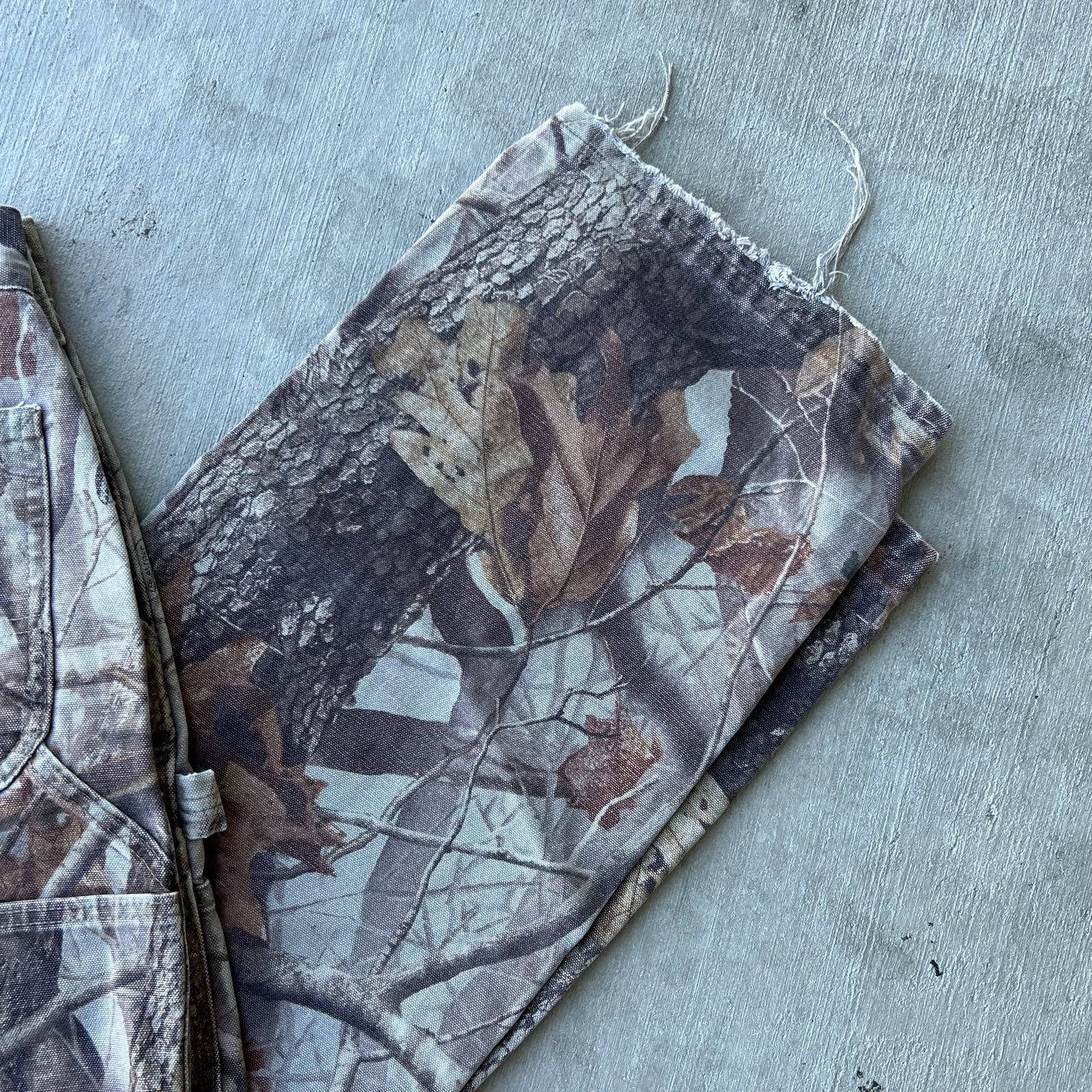 Carhartt × Vintage Carhartt realtree camo work wear carpenter pants Size US 35 - 8 Thumbnail