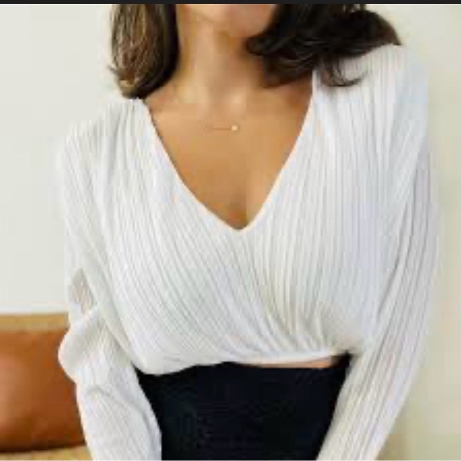Zara New Zara White V-Neck Women's Top size S Size S / US 4 / IT 40 - 1 Thumbnail
