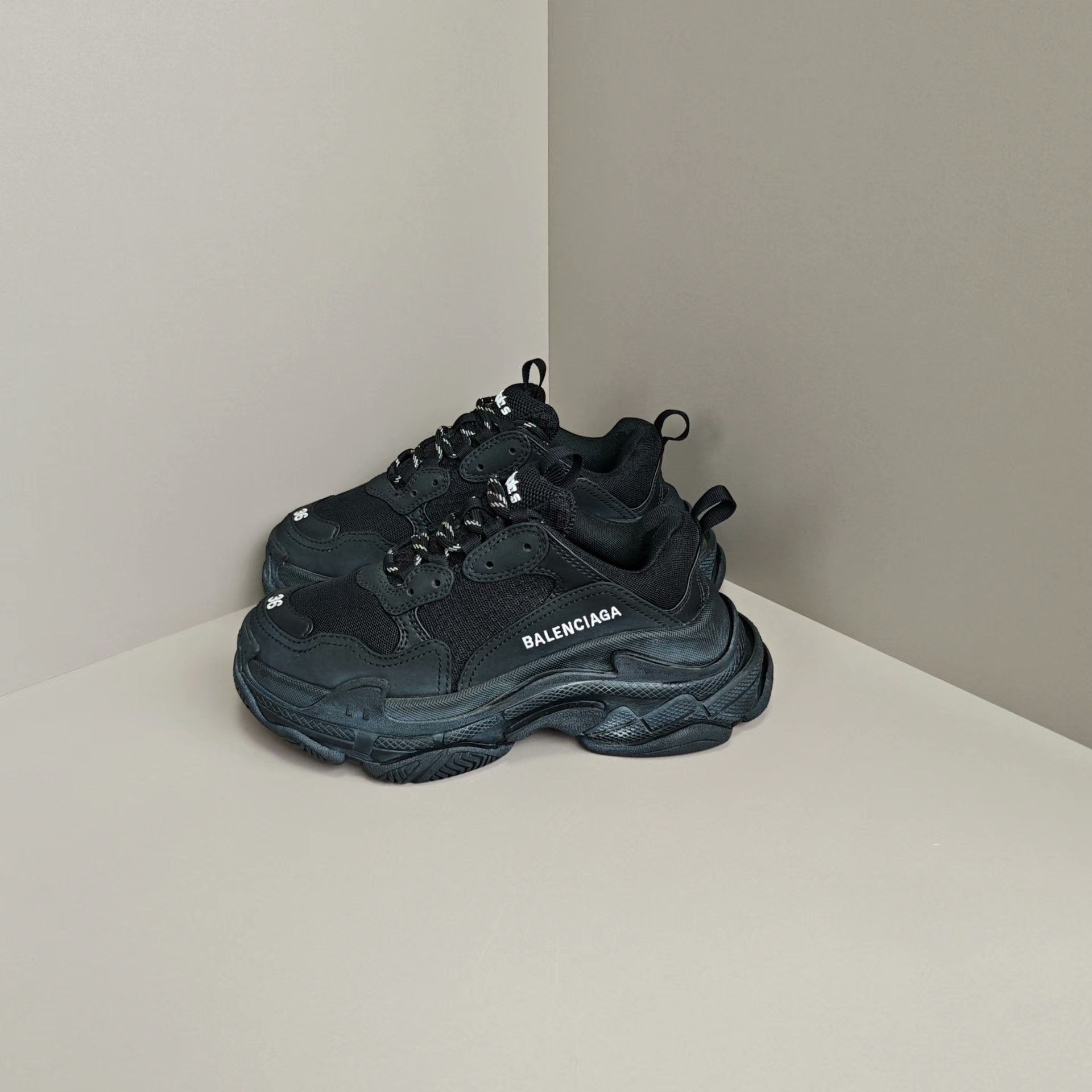 Balenciaga Balenciaga Lowtop Sneakers us_6 Women Size US 6 / IT 36 - 1 Thumbnail