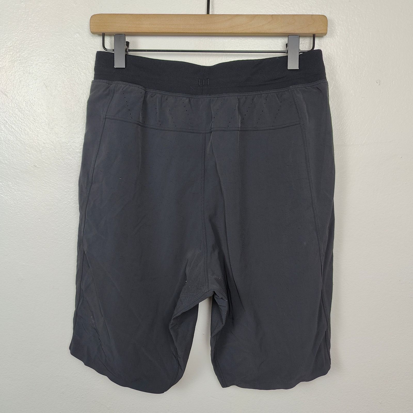 Lululemon Lululemon Shorts Mens Small Black Gray License To Train Size US 30 / EU 46 - 4 Thumbnail