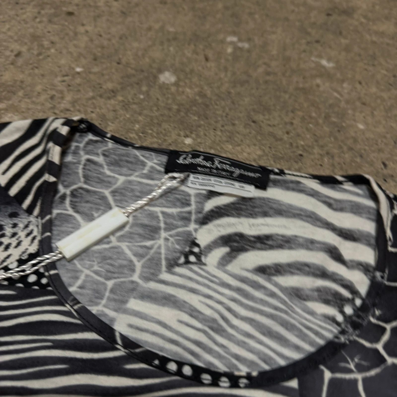 Salvatore Ferragamo Vintage Salvatore ferragamo overprinted zebra top Size XS / US 0-2 / IT 36-38 - 5 Thumbnail