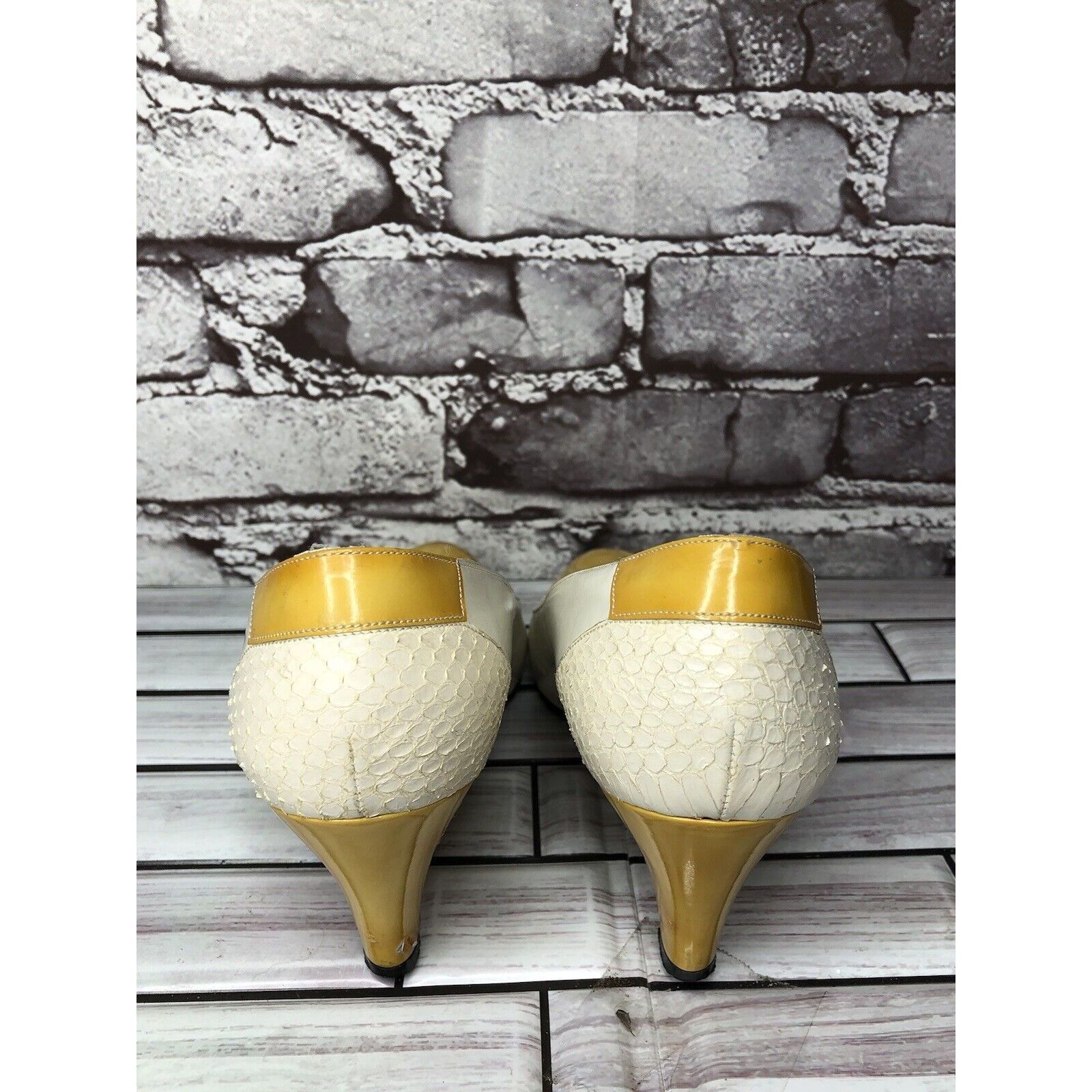 Salvatore Ferragamo Salvatore Ferragamo Ivory Leather Snake Yellow Patent Dress Size US 5 / IT 35 - 5 Thumbnail