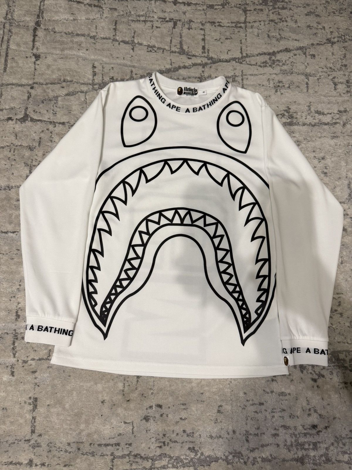 Bape A Bathing Ape (BAPE) long sleeve big shark logo Size US S / EU 44-46 / 1 - 1 Thumbnail