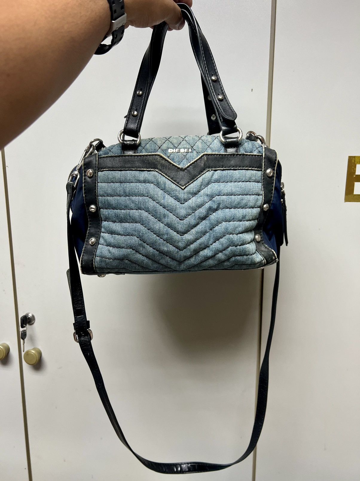 Diesel × Diesel Black Gold × Vintage Vintage Y2K Diesel Two Way Sling Crossbody Bag Size ONE SIZE - 4 Thumbnail