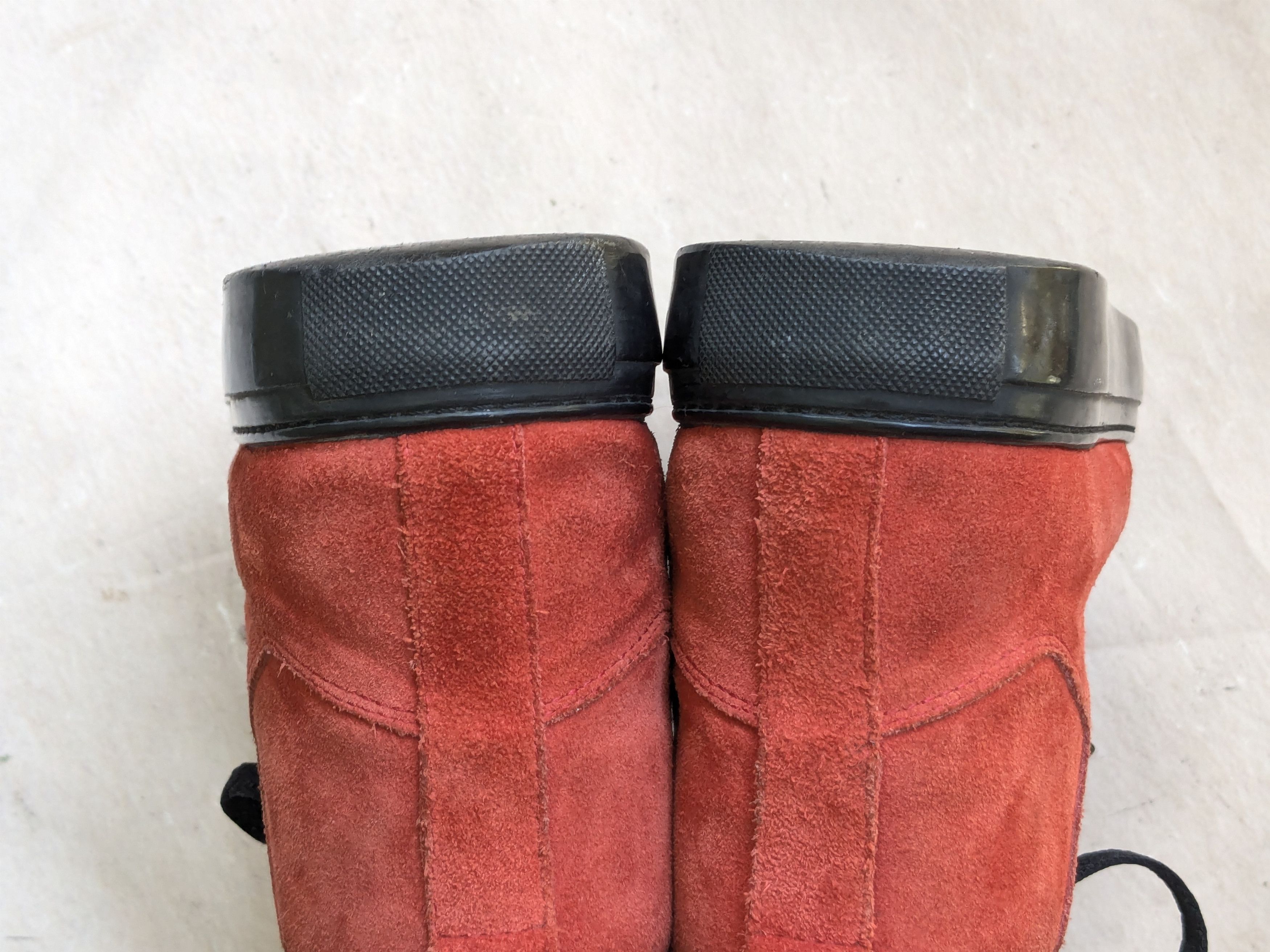 Balenciaga Balenciaga Arena Red Suede 10 Leather High Tops Black Size US 10 / EU 43 - 14 Thumbnail