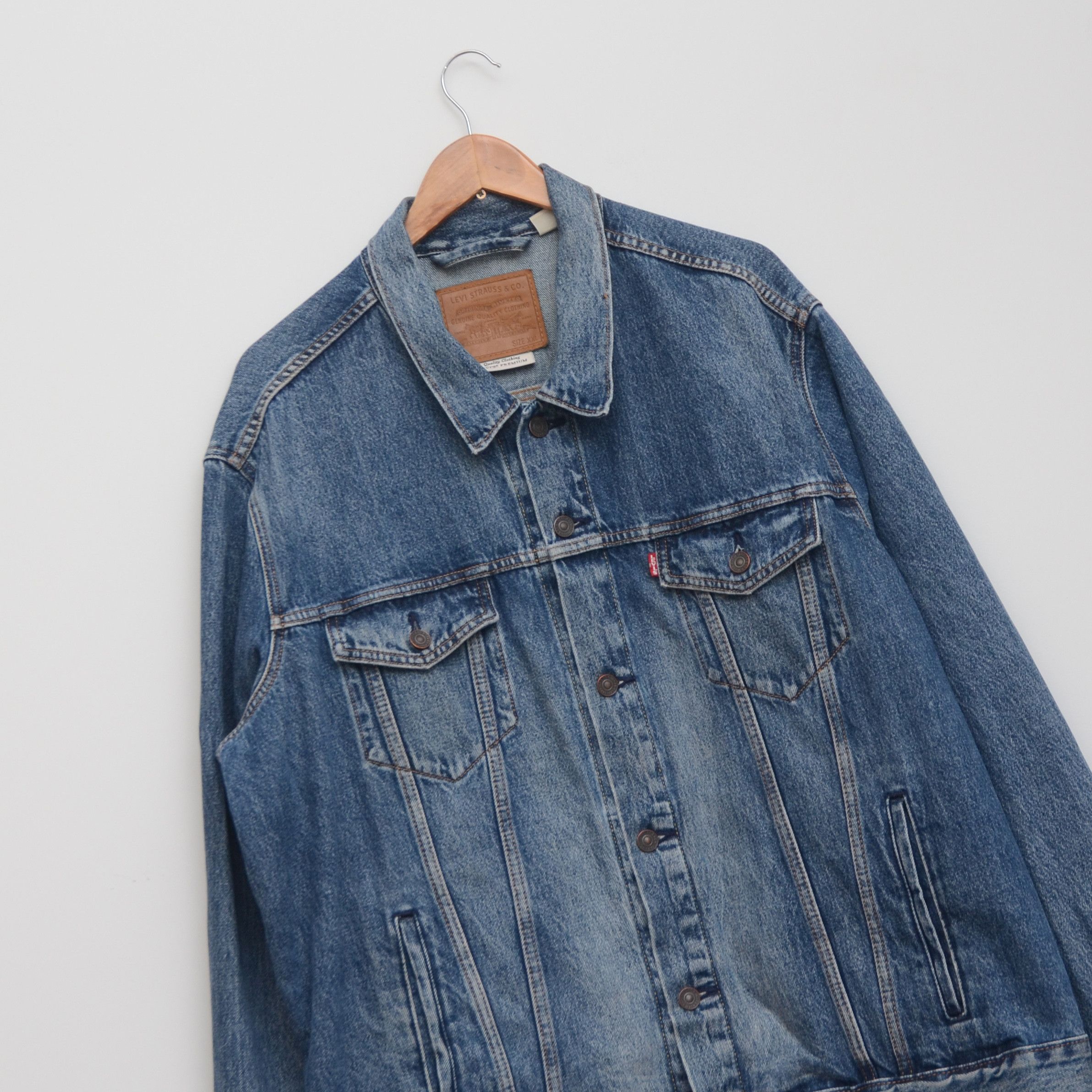 Levi's Levi’s Premium Trucker Jacket Jean Denim Big E Tab Vintage Size US XXL / EU 58 / 5 - 2 Thumbnail