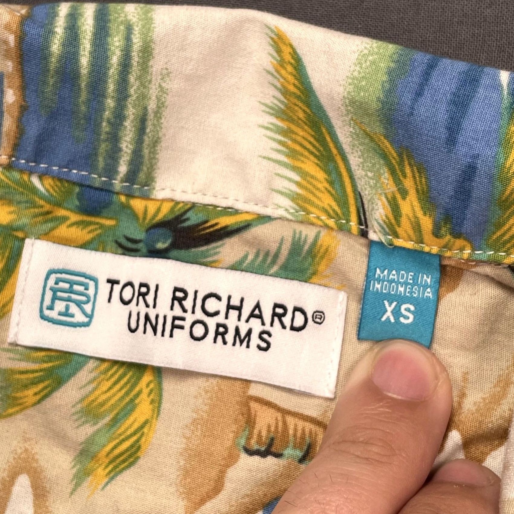 Tori Richard Tori Richard Uniforms Shirt Womens XS Blue Hawaiian Aloha Palm Tree Beach Print Shirt Size XS / US 0-2 / IT 36-38 - 2 Thumbnail