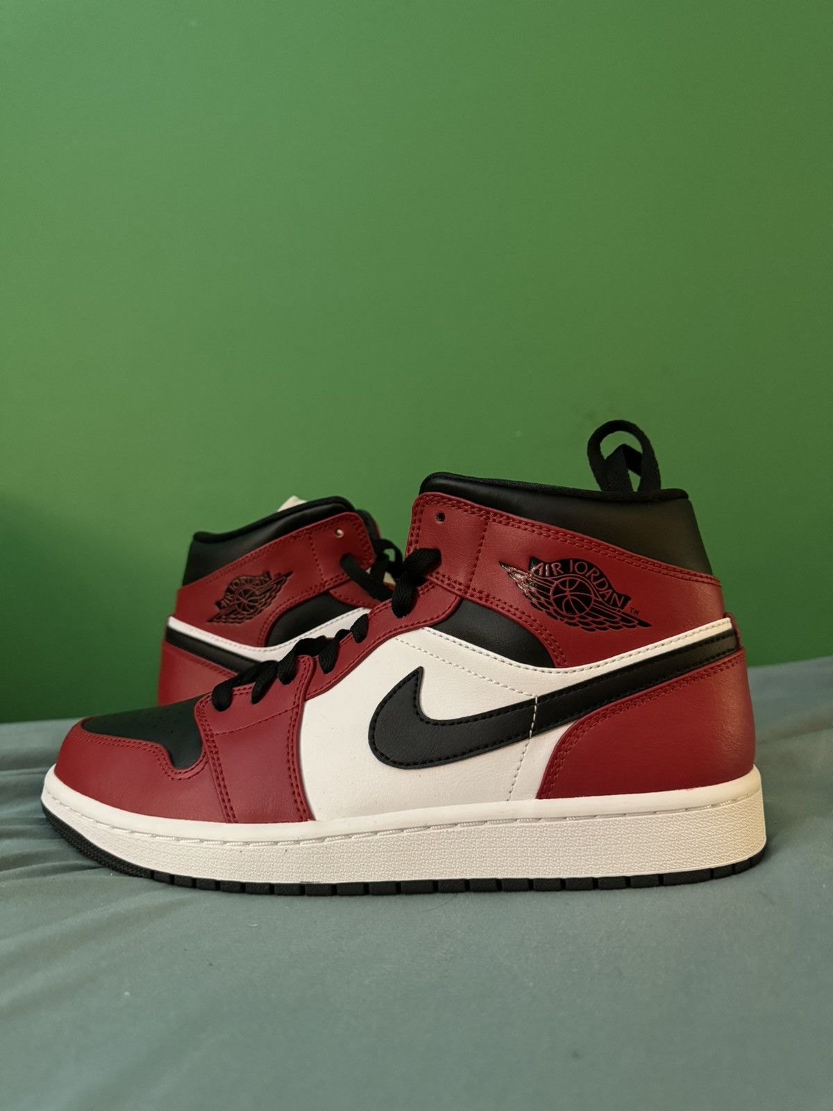 Jordan Brand Nike Air Jordan 1 Mid Chicago Toe 2020 Size US 9 / EU 42 - 1 Thumbnail