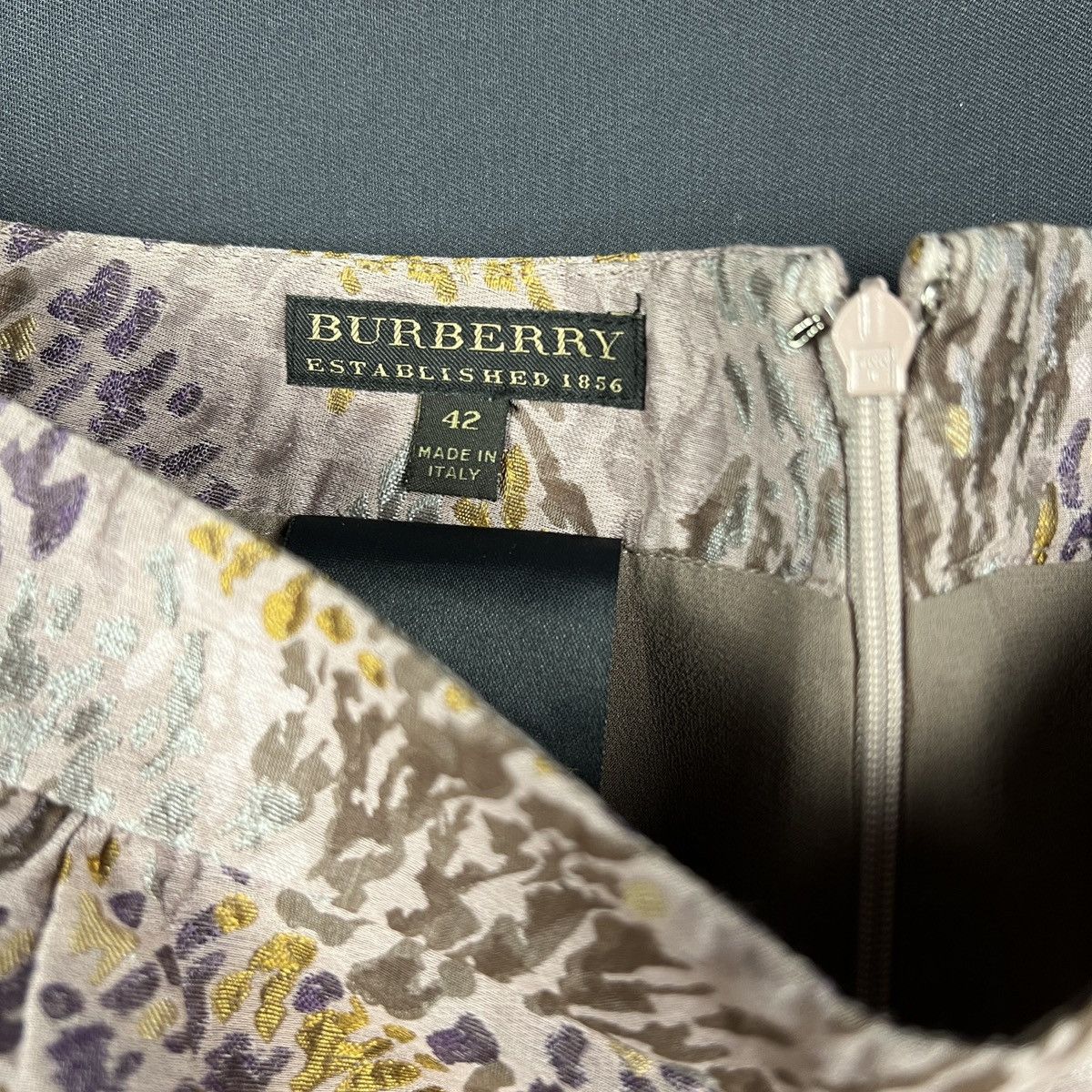 Burberry Burberry Jacquard Floral Silk Blend midi Skirt Size 42 Size 28" / US 6 / IT 42 - 4 Thumbnail
