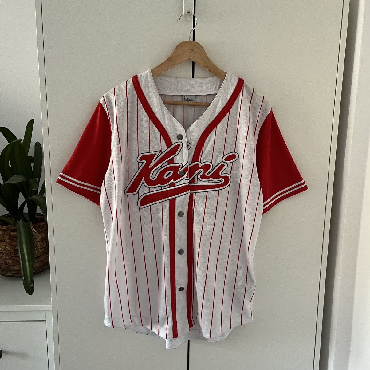 Karl Kani Vintage Kani Striped White Baseball Jersey Skateboard Size US S / EU 44-46 / 1 - 1 Thumbnail