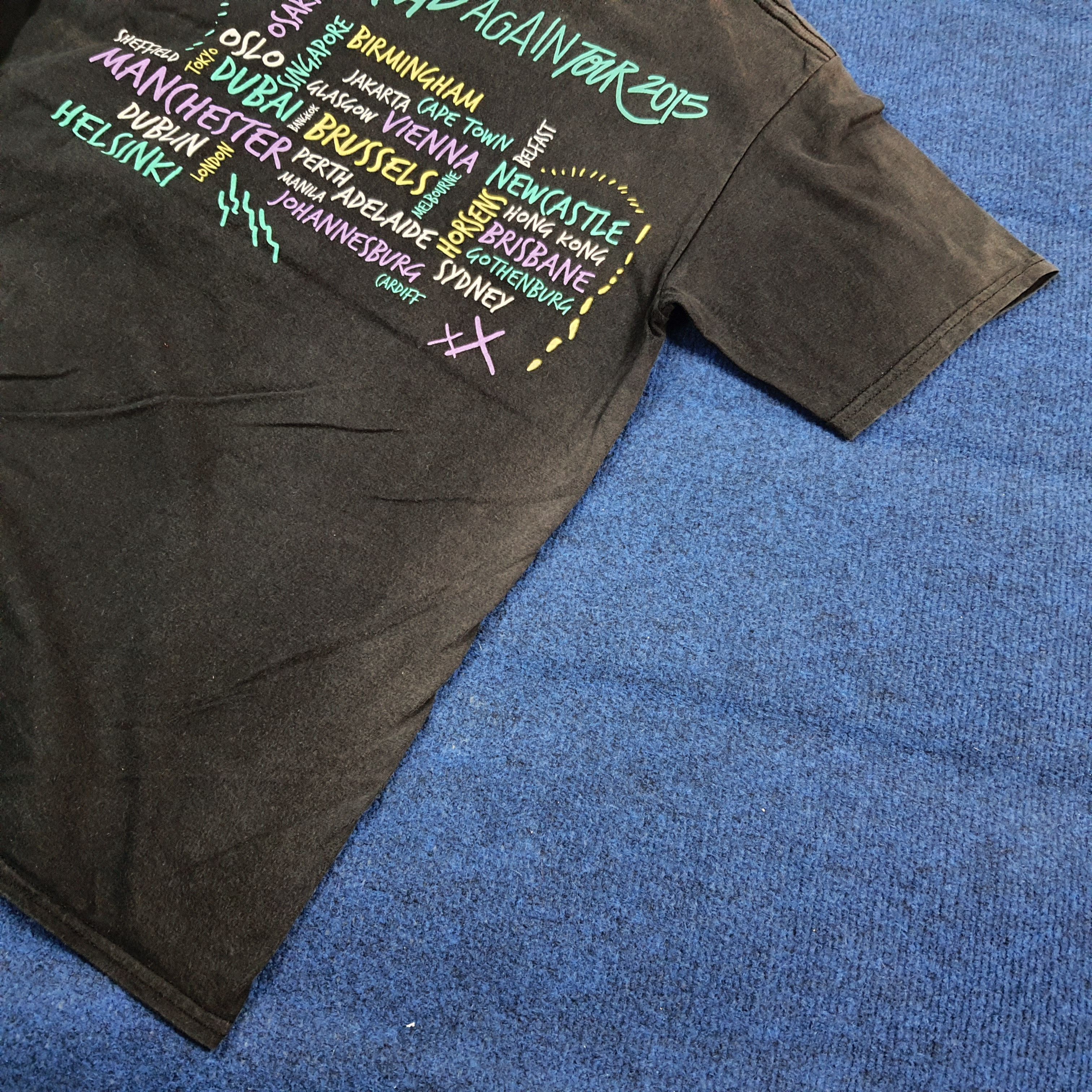 Band Tees Vintage One Direction 1D 2015 Tour Tshirt C301N77 Size US M / EU 48-50 / 2 - 11 Thumbnail