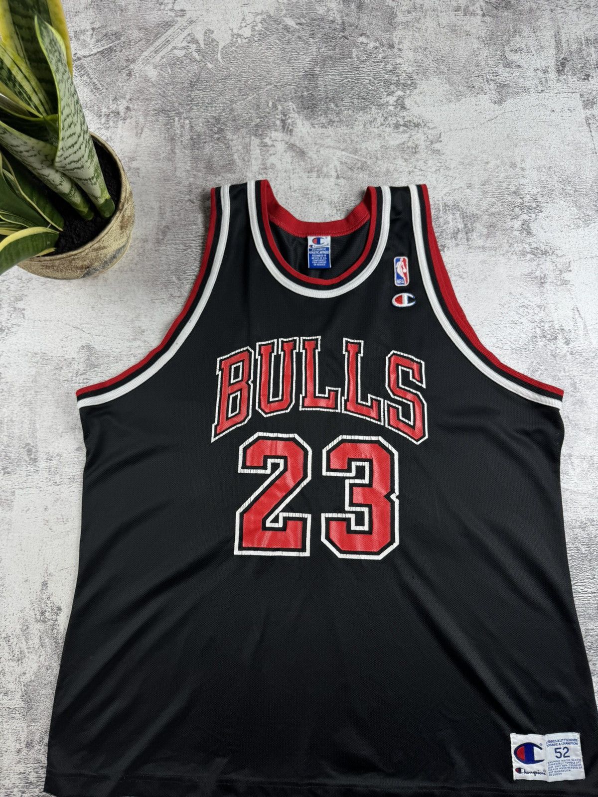 Champion Michael Jordan #23 Chicago Bulls Vintage 90s Champion Black NBA Jersey Size 52 Size US L / EU 52-54 / 3 - 9 Thumbnail