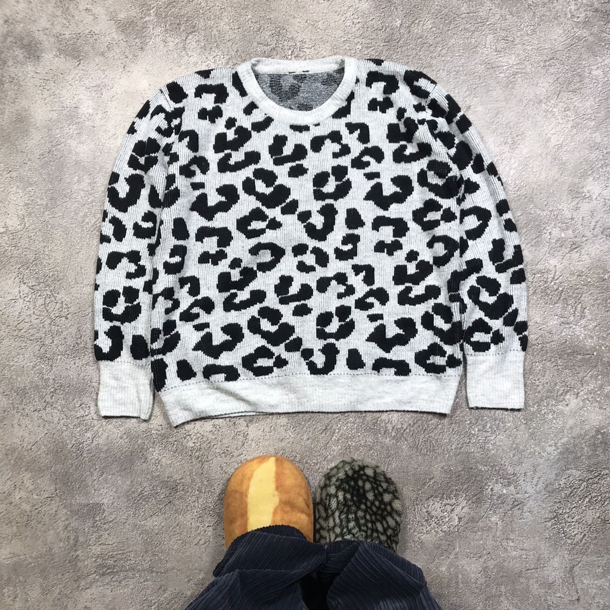 Vintage Vintage 90s Leopard Print Oversized Sweater Y2K Grunge M Size M / US 6-8 / IT 42-44 - 1 Thumbnail