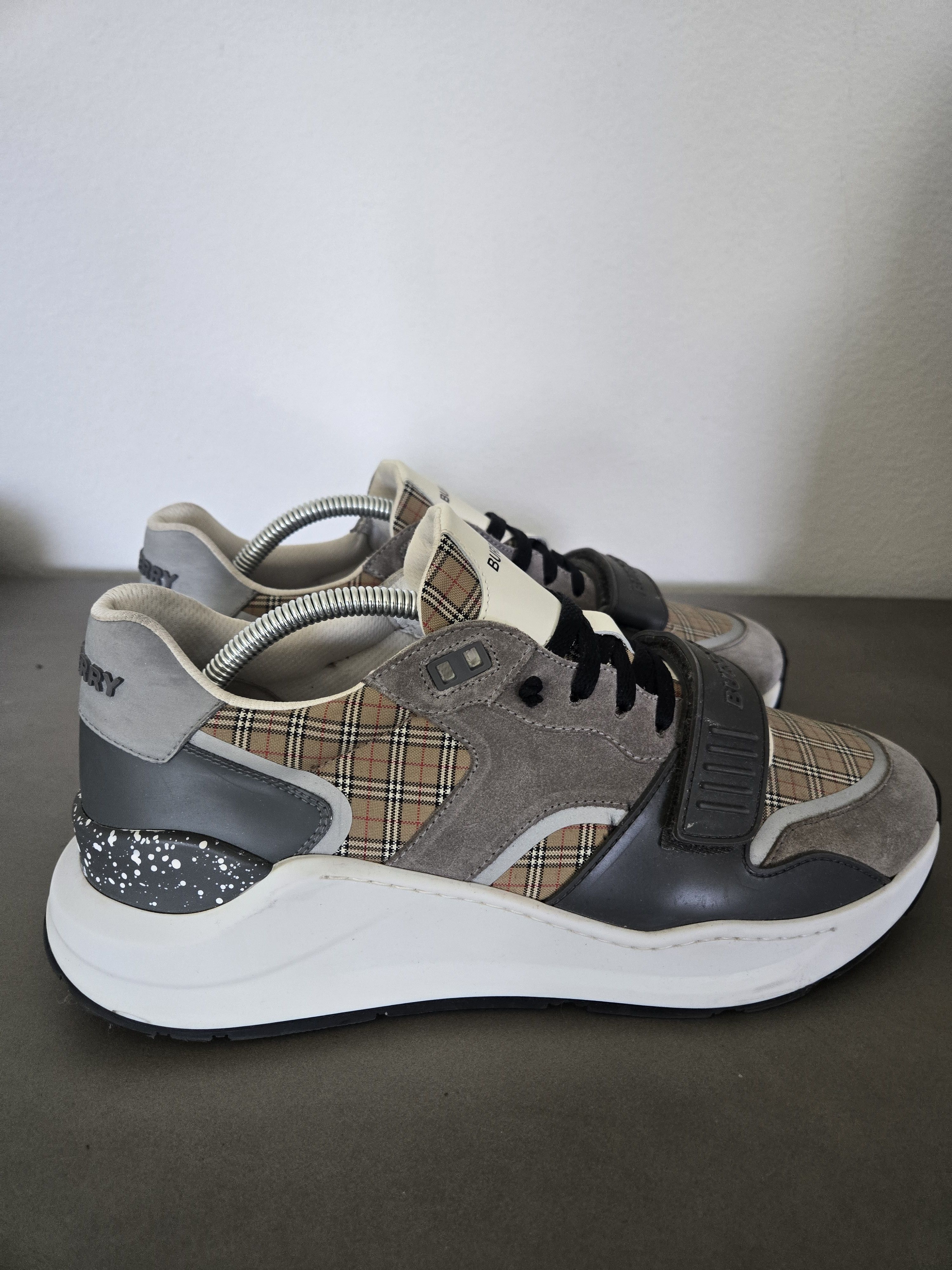 Burberry Burberry grey checkered ramsey trainer Size US 11 / EU 44 - 3 Thumbnail