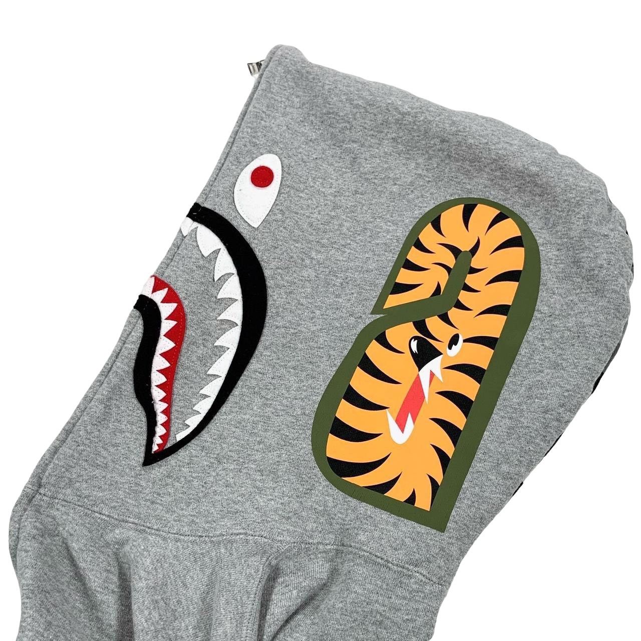 Bape VTG A Bathing Ape Bape Gray Black Split Camo Shark Hoodie Size US XL / EU 56 / 4 - 3 Thumbnail