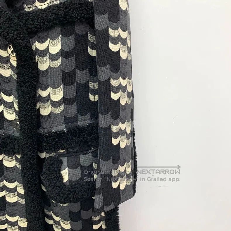 Prada Prada Wool Printed Double-Breasted Coat. Size US S / EU 44-46 / 1 - 4 Thumbnail