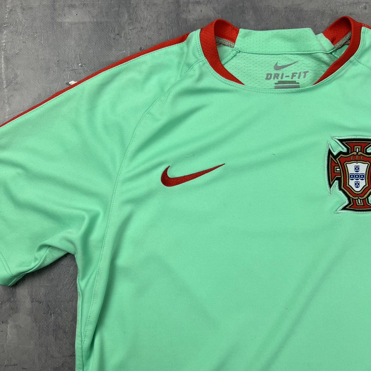 Other Rare! Portugal Nike Training Soccer Jersey Shirt 00s Size US S / EU 44-46 / 1 - 3 Thumbnail