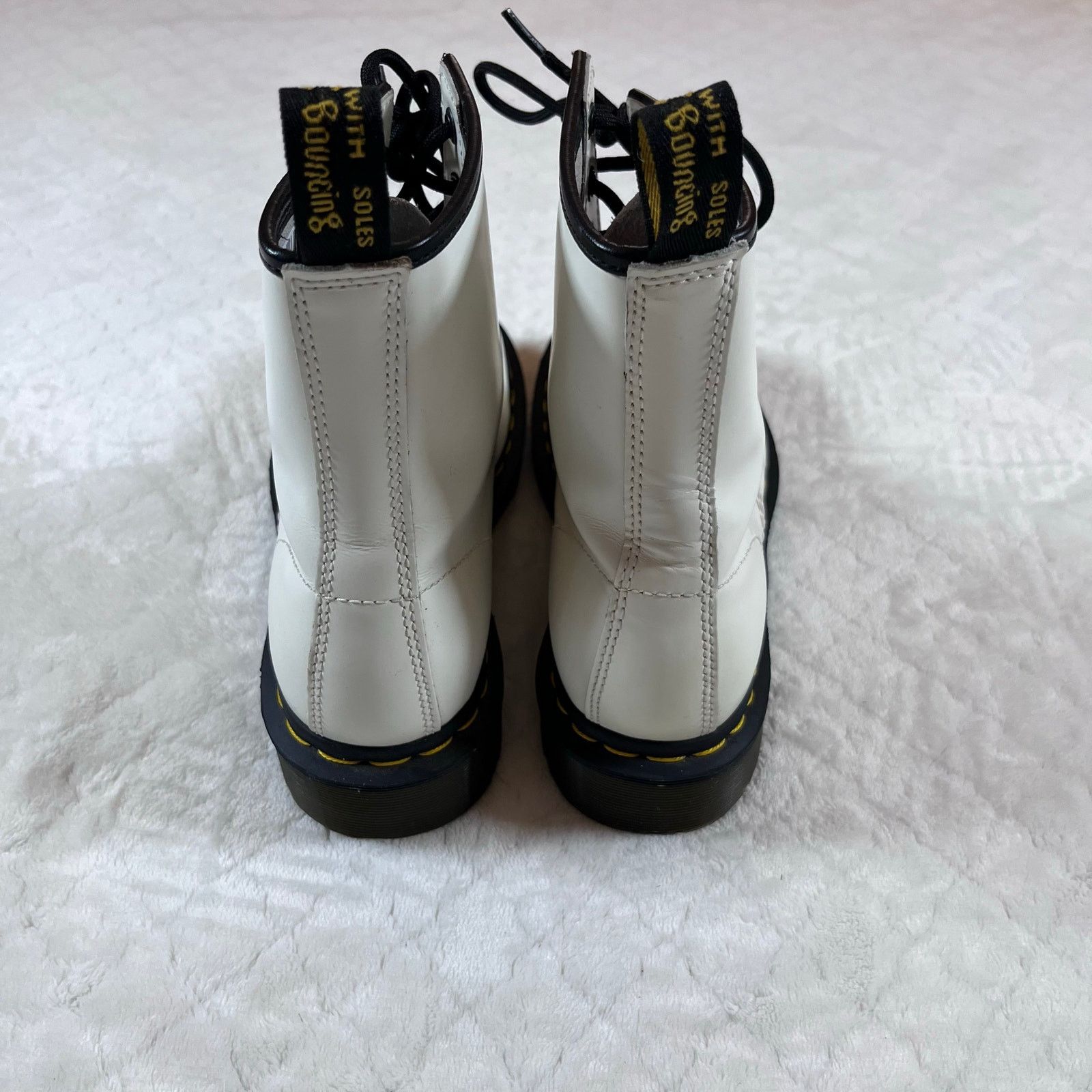 Dr. Martens Dr Martens 11821 White Leather 8 Eye Lace Up Combat Ankle Size US 7 / IT 37 - 5 Thumbnail