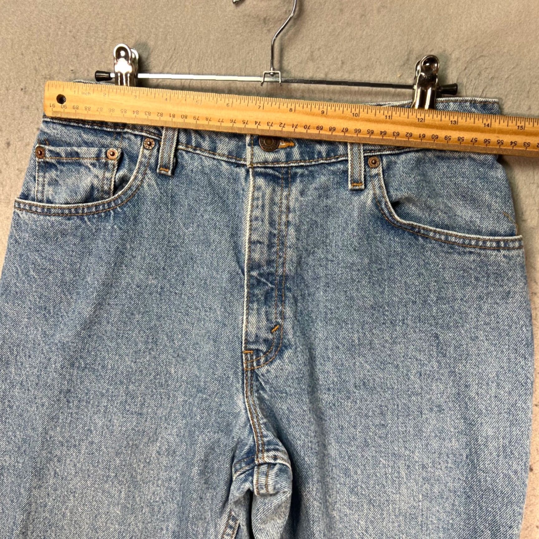 Levi's VINTAGE Levi's 550 Jeans Womens Regular Size 11 Medium Light Wash 28in Waist 29in Inseam Tapered Relaxed Fit 5-Pocket Denim Blue Women's Jeans Size 32" / US 10 / IT 46 - 5 Thumbnail