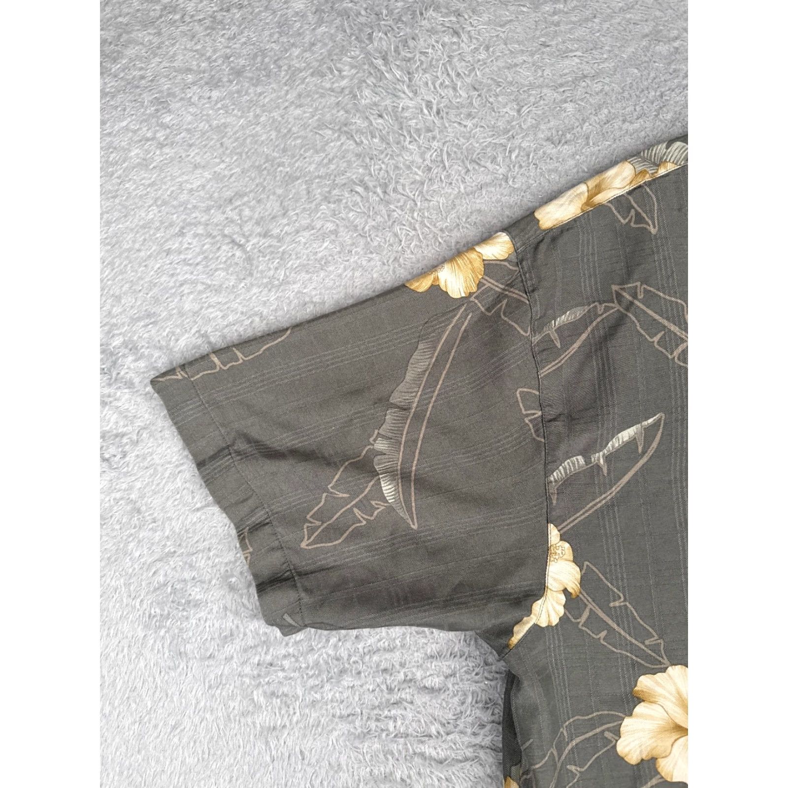 Tommy Bahama Tommy Bahama Shirt Men L Gray Floral Button-Up Silk Hawaiian Aloha Beach Vacation 100% Silk Relaxed Short Sleeve Mens Size US L / EU 52-54 / 3 - 3 Thumbnail