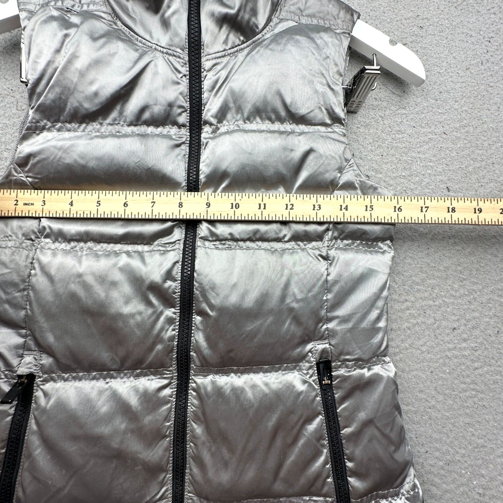 Athleta Athleta Vest Jacket Womens XXS Full Zip Pockets Twill Silver Goose Down Puffer Vest, 2XS, Petite, Polyester Shell, Used Condition, Stains Size XXS / US 00 / IT 34 - 3 Thumbnail