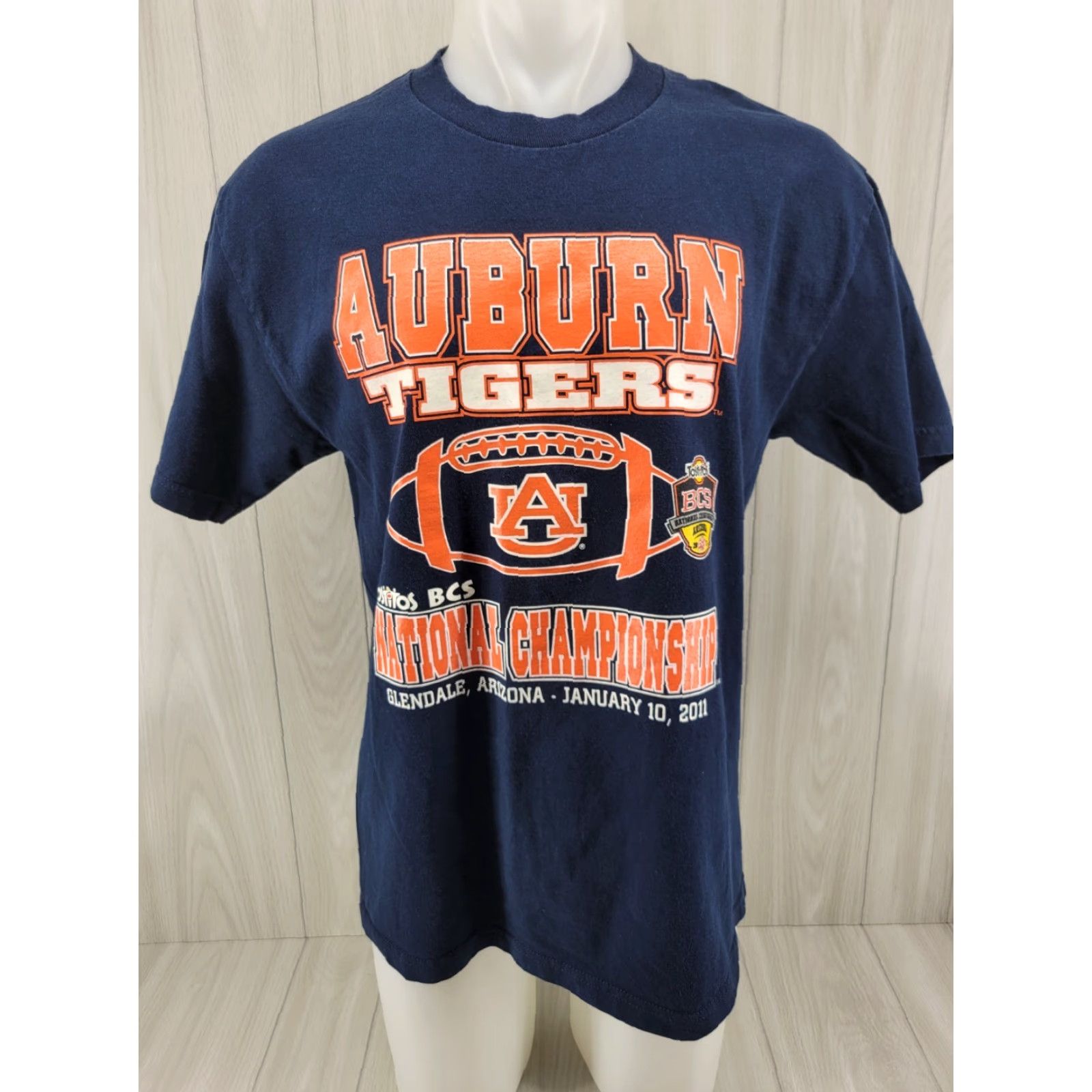 Champion VINTAGE Auburn Tigers 2011 National Champions College BCS Alabama University Tee Shirt L Shirt Men Blue 2010s Football Graphic Tee Size US L / EU 52-54 / 3 - 2 Thumbnail