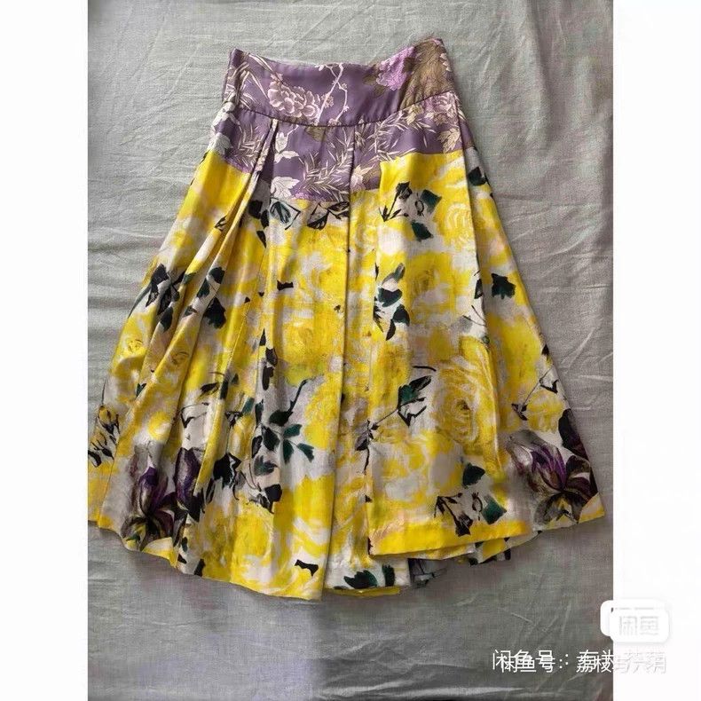 Dries Van Noten Dries Van Noten A beautiful half skirt with floral, bird a Size 33" - 2 Thumbnail