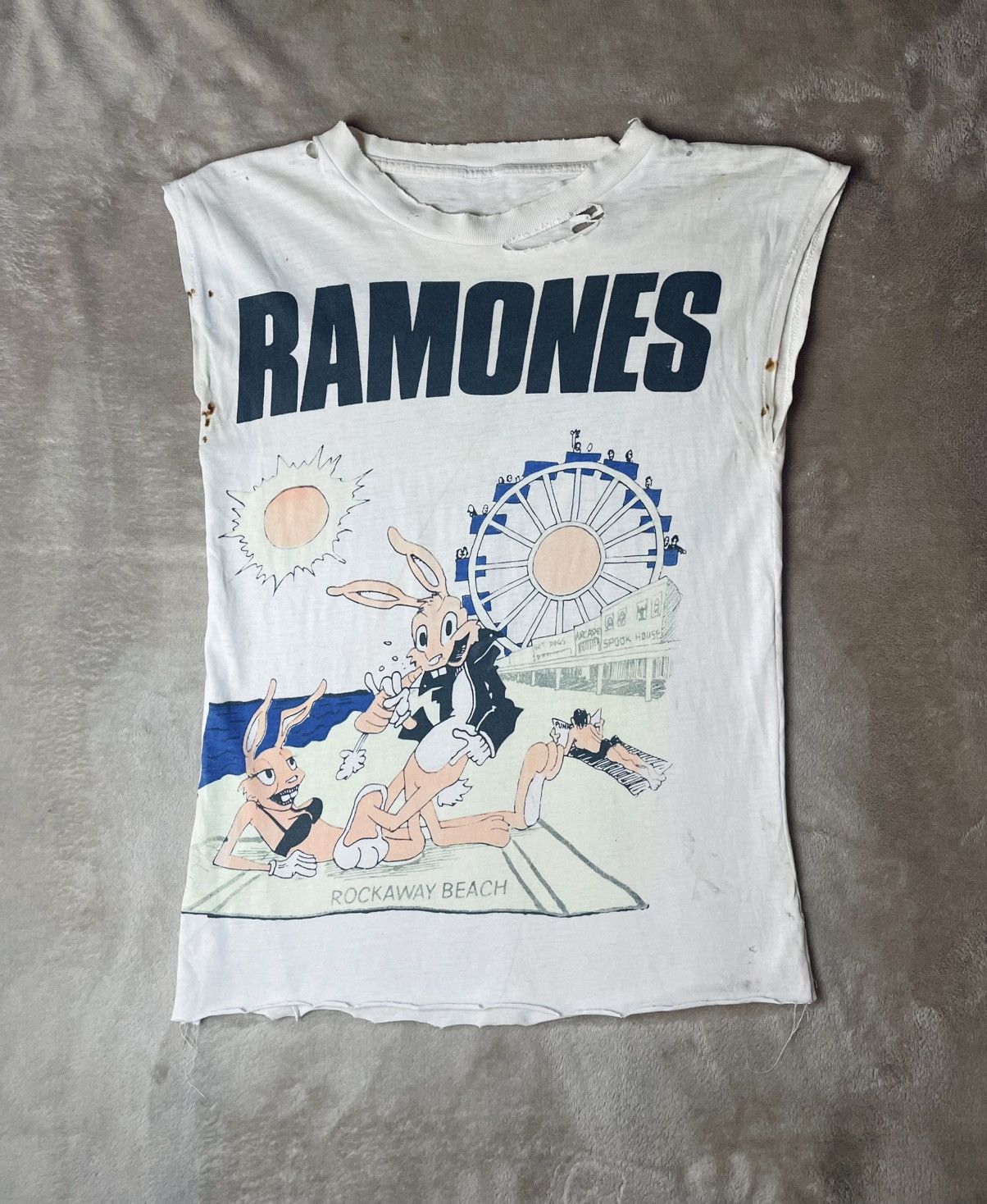 Other Rare Vintage Ramones T-Shirt „Rockaway Beach“ Size US S / EU 44-46 / 1 - 3 Thumbnail