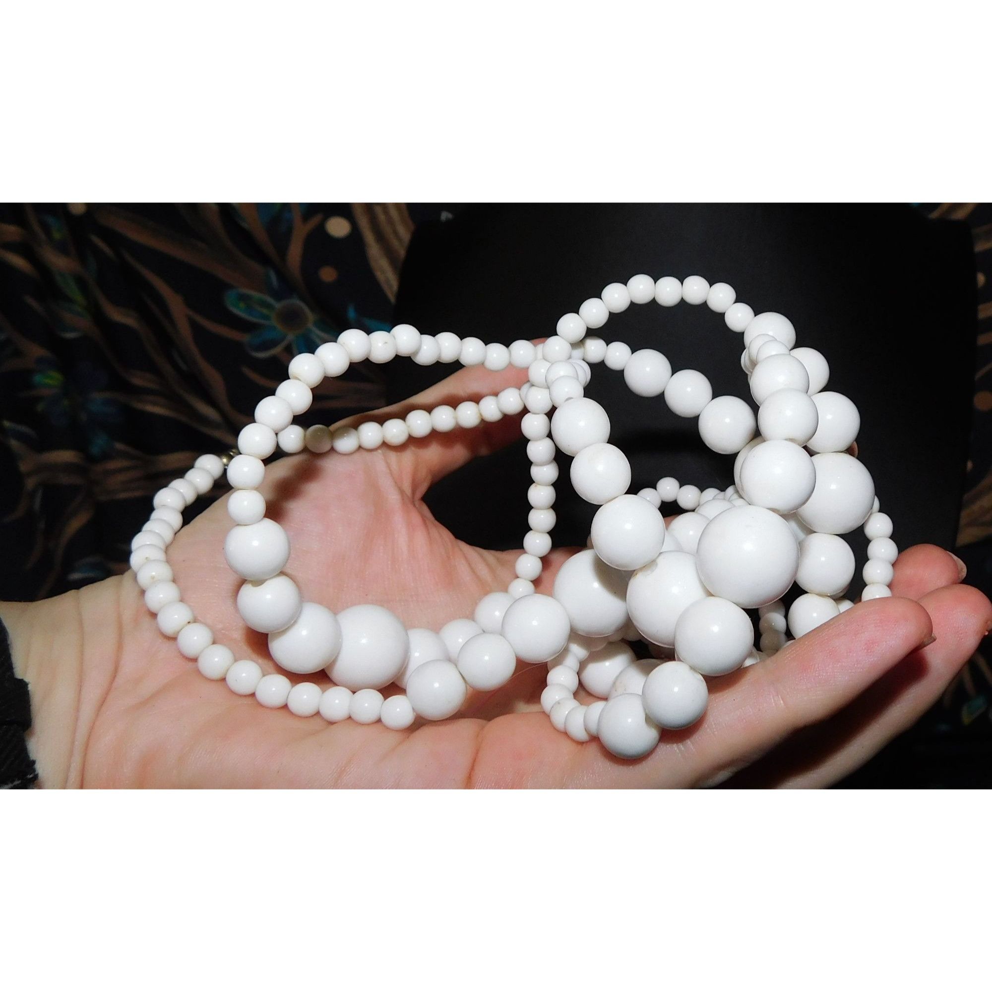 Other Retro White Graduated Bead Rope Length Necklace Size ONE SIZE - 2 Thumbnail