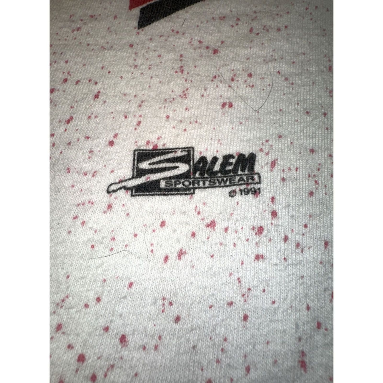 Vintage VINTAGE Chicago Bulls Salem Sportswear 1991 White Red Paint Splatter T-Shirt Men L White Bulls Shirt Mens Size US L / EU 52-54 / 3 - 2 Thumbnail