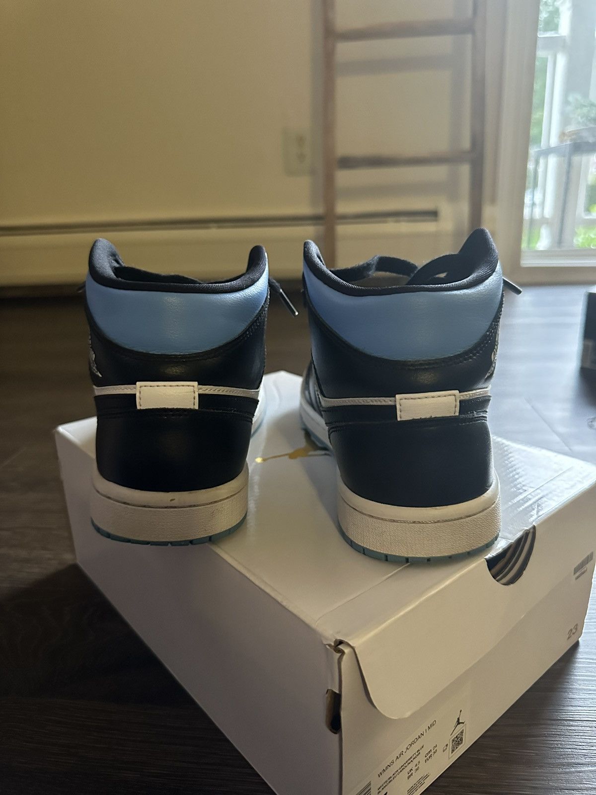Nike Jordan 1 mid university blue Size US 7 / IT 37 - 5 Thumbnail