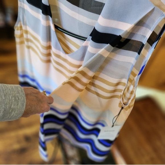 Designer Cabi Sleeveless Horizon Stripe Calligraphy Brush Underline V Size M / US 6-8 / IT 42-44 - 4 Thumbnail