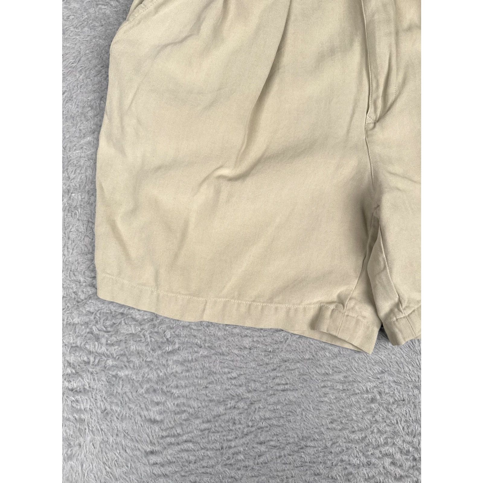 Tommy Bahama Tommy Bahama Shorts Women 8 Beige Silk Pleated Front Bermuda Casual Resort Herringbone Pockets 6 In Inseam High Rise Size 30" / US 8 / IT 44 - 3 Thumbnail
