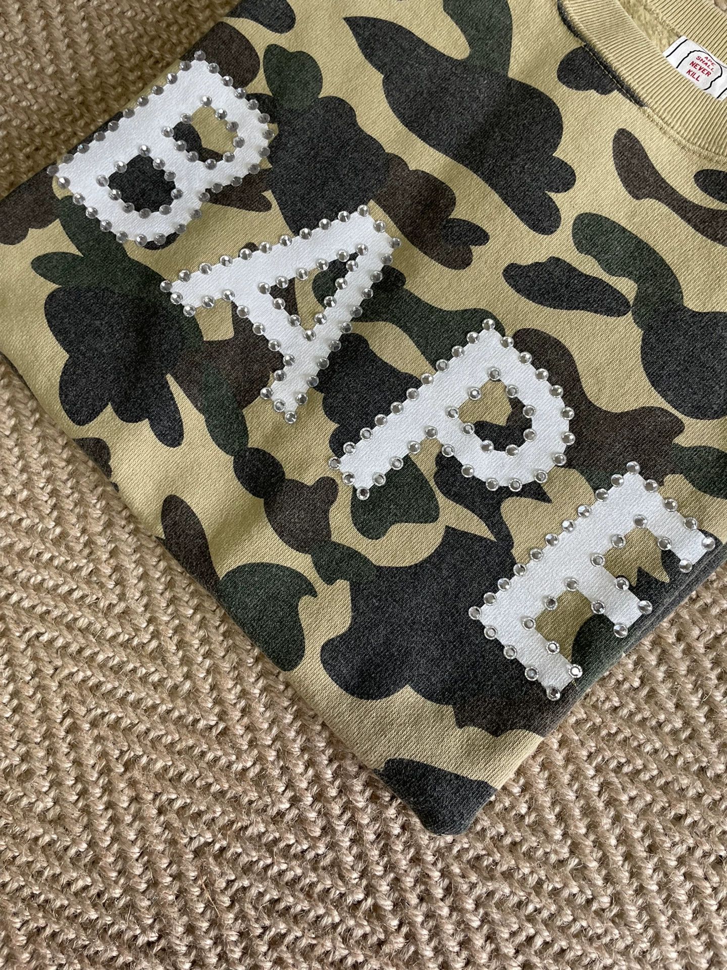 Bape BAPE 1ST CAMO YELLOW RHINESTONE SS CREW SWEATSHIRT S Size US S / EU 44-46 / 1 - 3 Thumbnail
