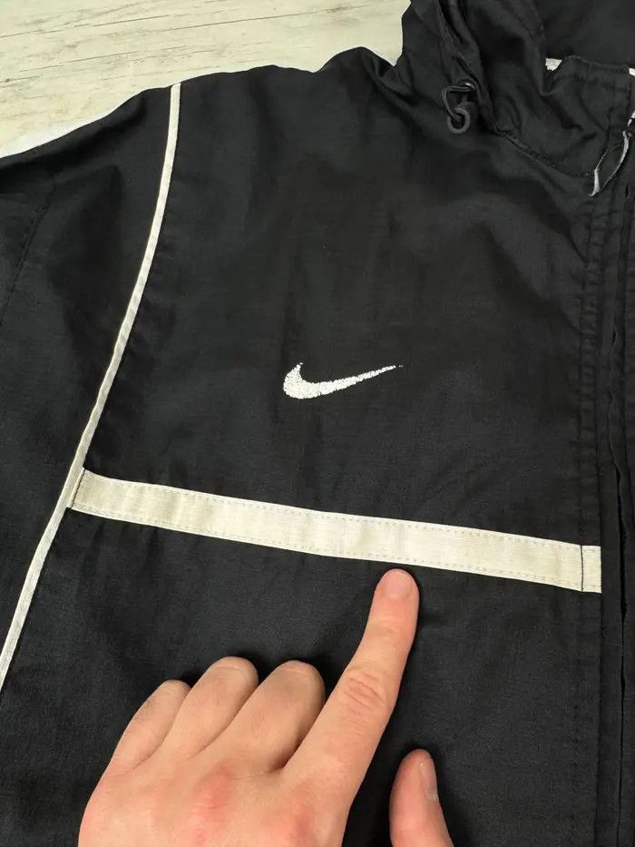 Nike Vintage Nike Nylon Windbreaker Track Jacket 00s Striped Y2K Size US L / EU 52-54 / 3 - 11 Thumbnail