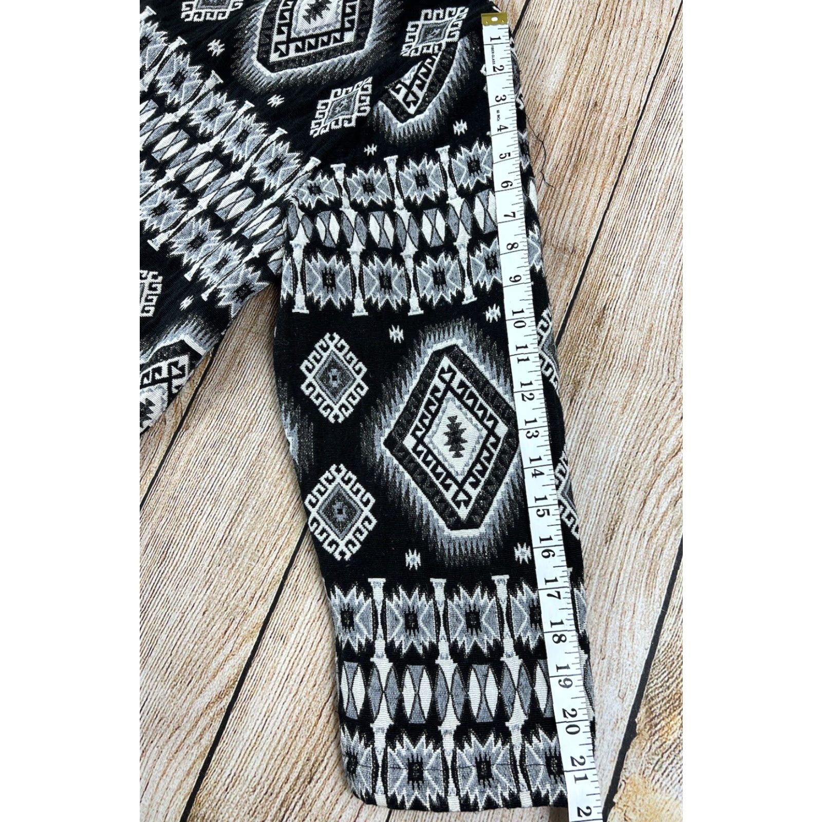 Vintage VINTAGE Women’s Jane Ashley Aztec Black White Button Jacket Size XL Women White Aztec Jacket XL Women Mens? Size XL / US 12-14 / IT 48-50 - 8 Thumbnail