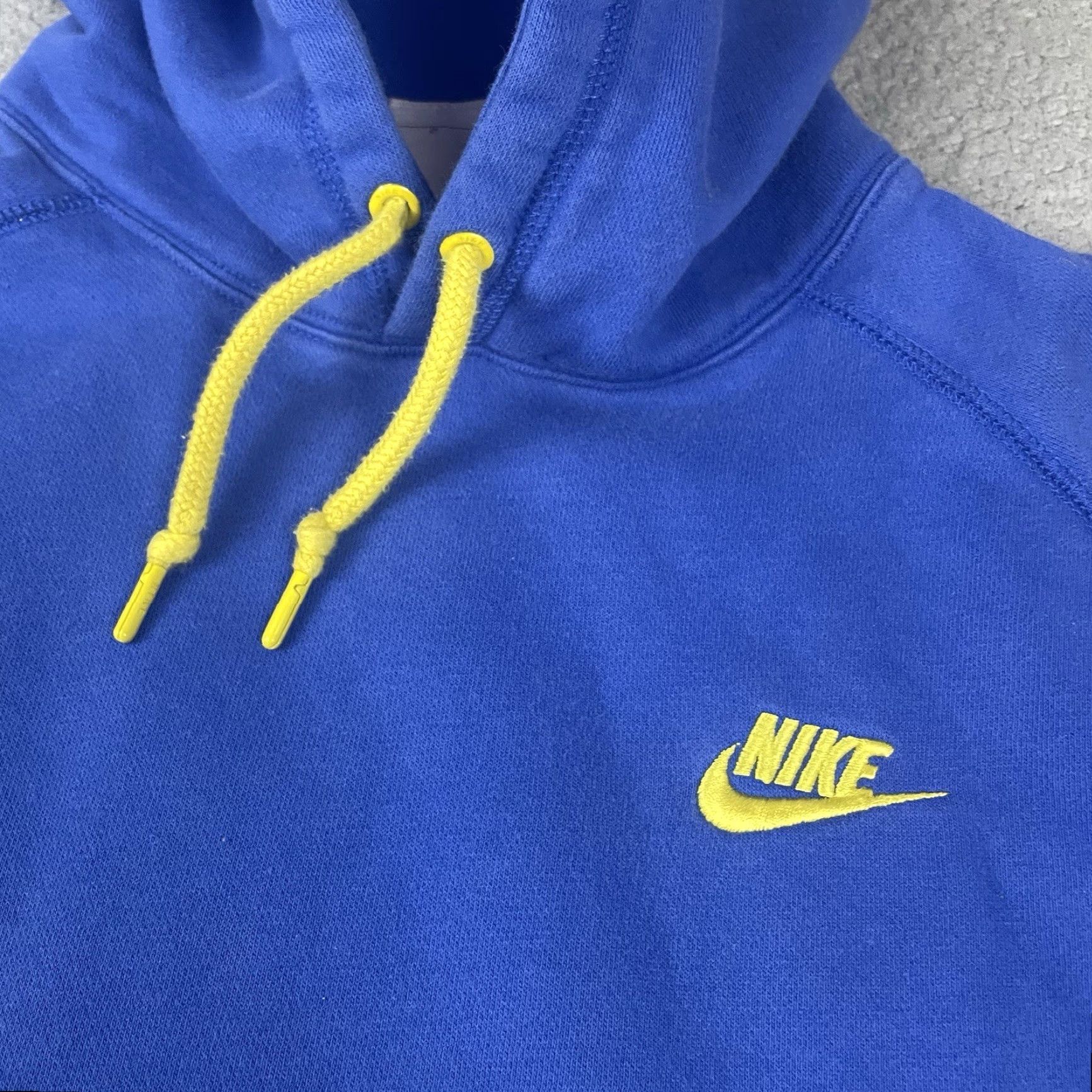 Nike VINTAGE Nike Sweatshirt Mens L Blue Swoosh Embroidered Rare Yellow Essential Neon L Hoodie Pullover Crew Neck Graphic Print Sports USA 90s Womens/Mens Size US L / EU 52-54 / 3 - 3 Thumbnail