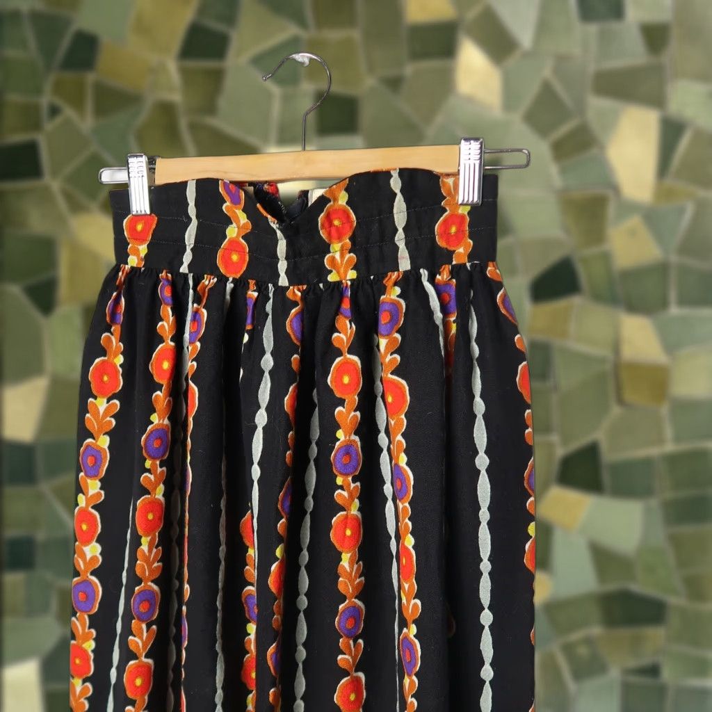 Vintage VINTAGE 70s bohemian floral barkcloth maxi skirt XS Black Purple Orange Casual Hippy 1970s Womens Size 42" / US 20 - 1 Thumbnail