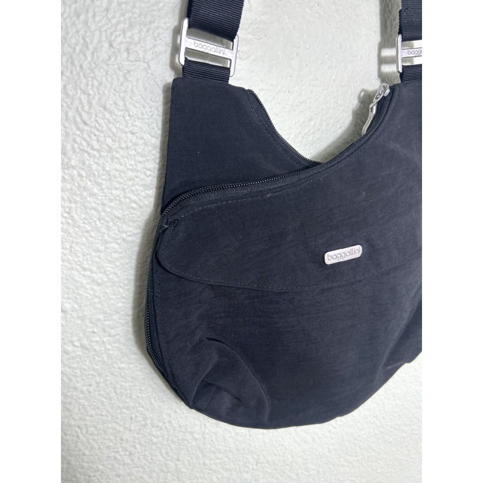 Vintage Baggallini Crossbody Bag Travel Adjustable Strap Black 12x9.5x3.5 Women, Nylon, Beige Lining, Cross-Body, Travel, Bag, Black Nylon crossbody bag Size ONE SIZE - 2 Thumbnail