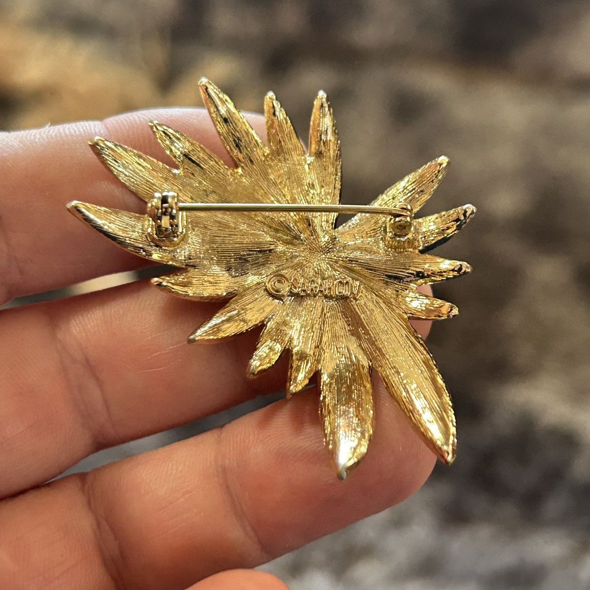 Vintage Vintage Sarah Coventry gold tone starburst brooch pin Size ONE SIZE - 6 Thumbnail