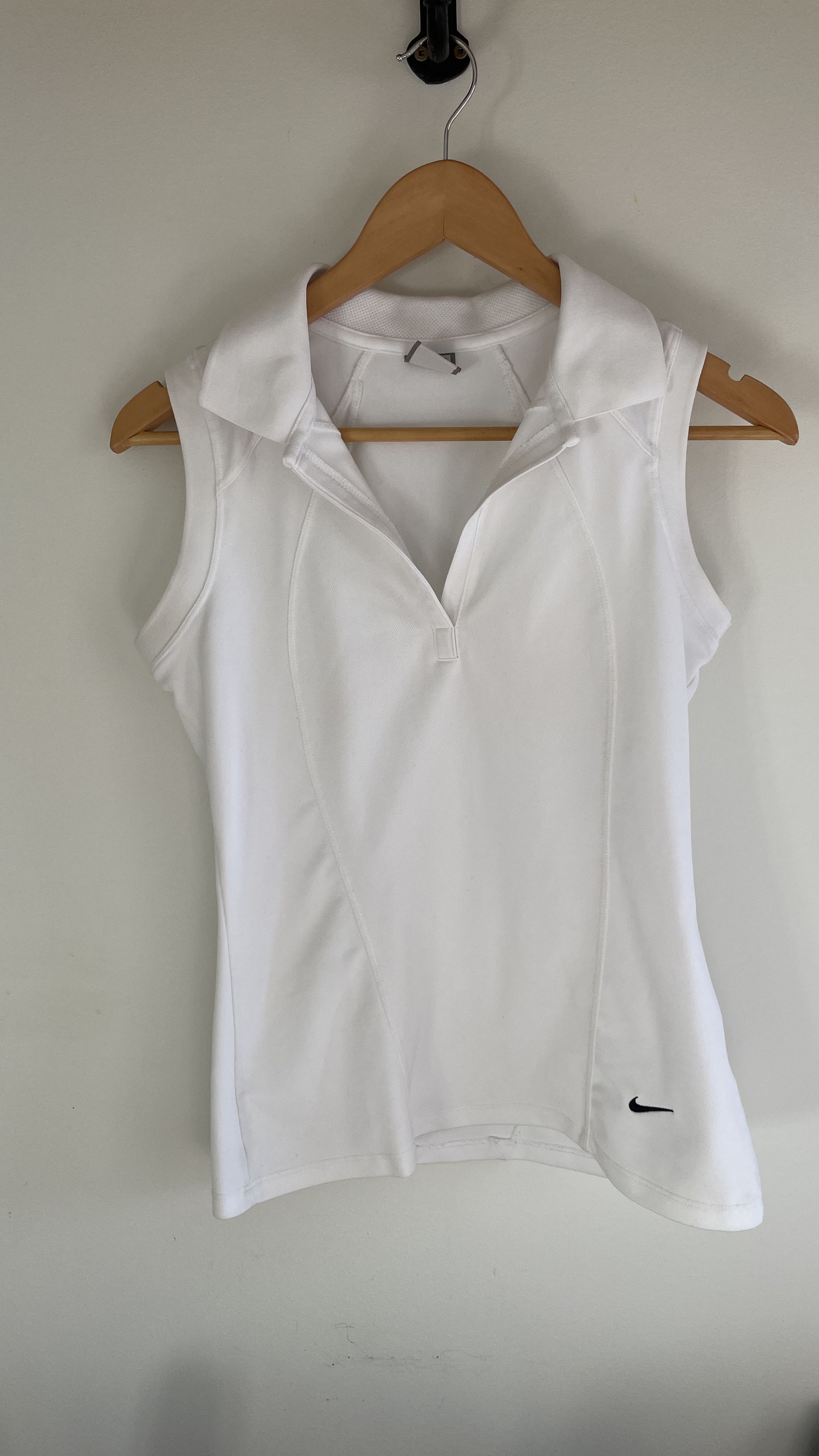 Nike WHITE SPORTSWEAR TOP NIKE (S) Size S / US 4 / IT 40 - 1 Thumbnail