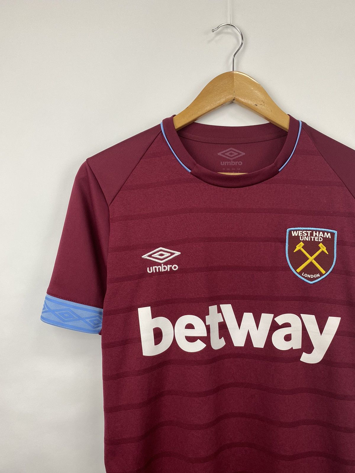 Soccer jersey vintage rare West Ham size buy M