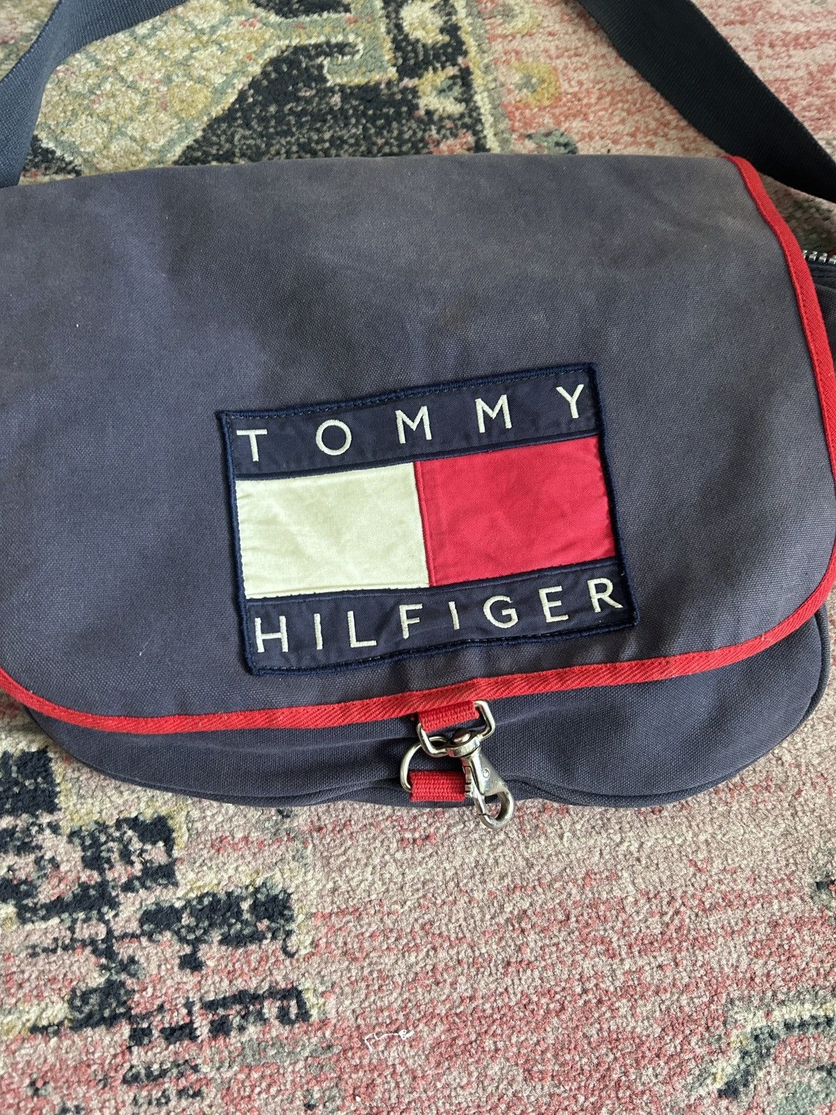 Tommy Hilfiger Vintage 90s Tommy Hilfiger Big Flag Canvas Messenger Bag Size ONE SIZE - 2 Thumbnail