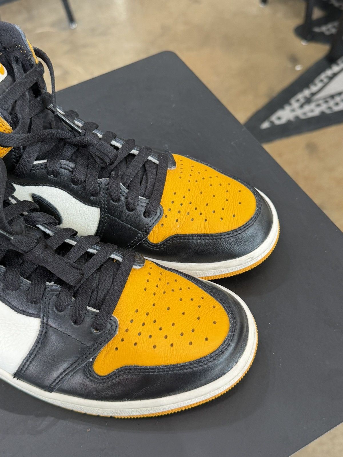 Jordan Brand Air Jordan 1 Taxi Size 9 (2022) Size US 9 / EU 42 - 8 Thumbnail